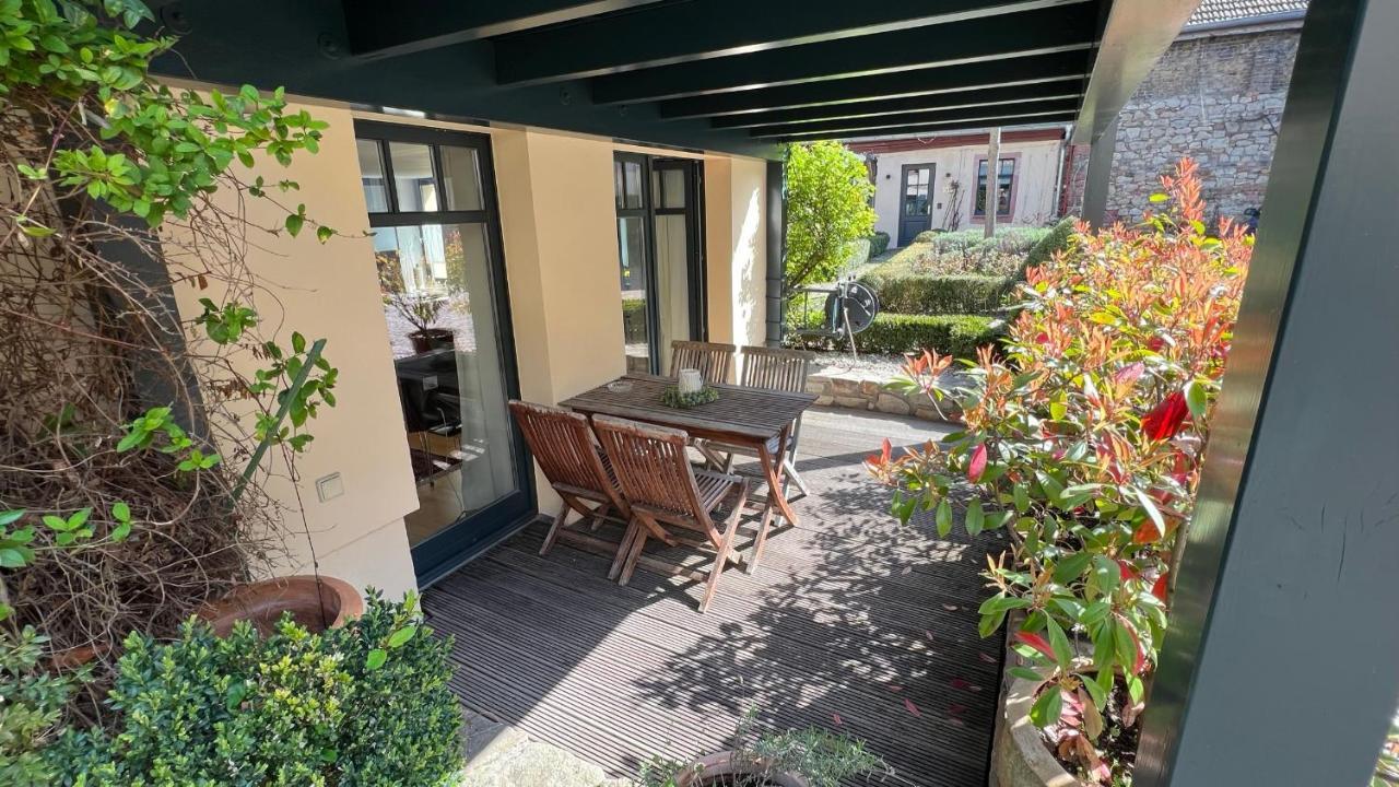 Ferienwohnung Im Stadionischem Hof Walluf Exterior foto
